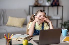 How Screen Time Worsens Dry Eyes (Digital Eye Strain)